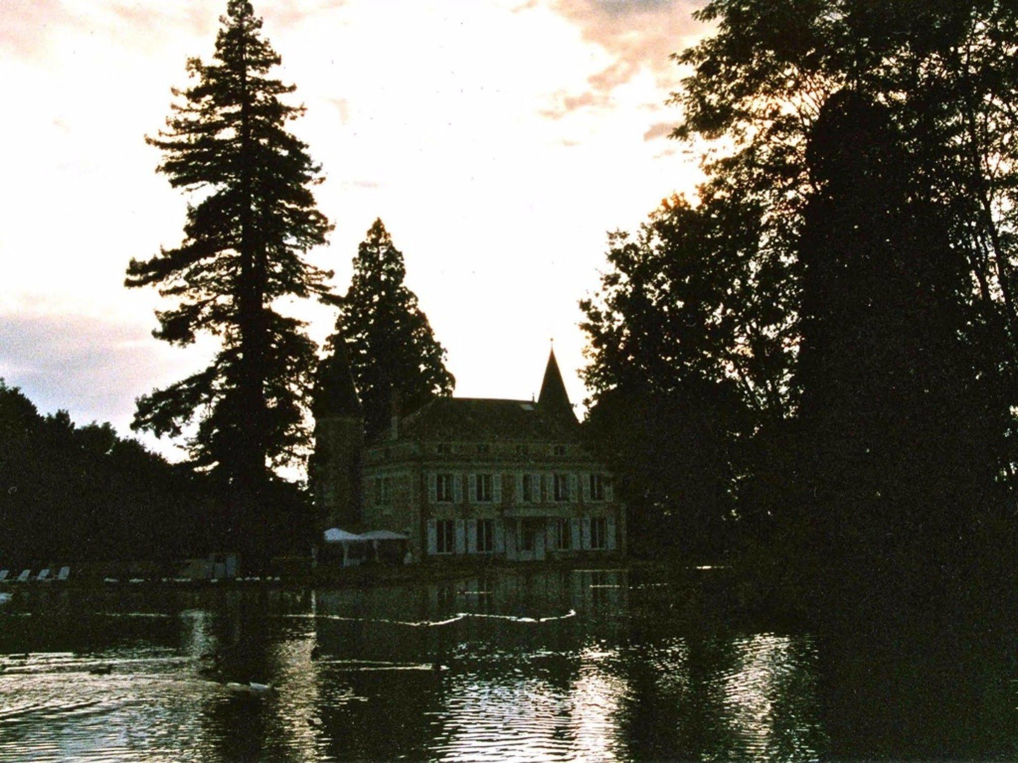 Chateau Les Vallees Tournon-Saint-Pierre Exterior photo